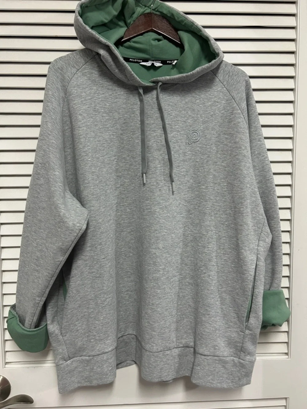 Peloton Men’s Gray Pullover with Green Hood Lining XL
